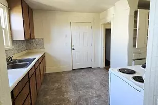 60 N Orange St, Medford, OR 97501 - Photo 11