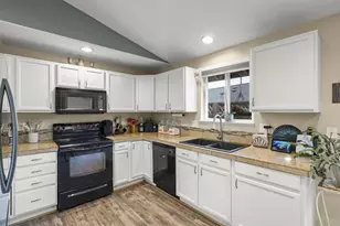 552 SW Lincoln St, Madras, OR 97741 - Photo 9