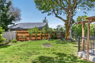 347 N 2nd St, Central Point, OR 97502 - Photo 27