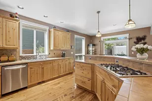 61235 Splendor, Bend, OR 97702 - Photo 9