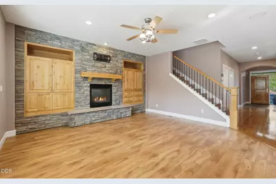 61235 Splendor, Bend, OR 97702 - Photo 19