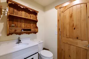 335 Sheraton Dr, Williams, OR 97544 - Photo 31