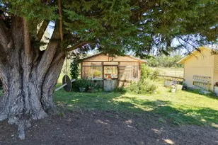335 Sheraton Dr, Williams, OR 97544 - Photo 5