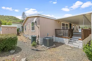 8401 Old Stage Rd, Central Point, OR 97502 - Photo 3