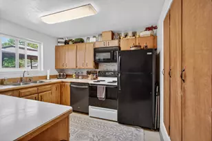 560 Souvenir St, Medford, OR 97501 - Photo 7