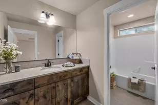 20909 Sotra Loop, Bend, OR 97702 - Photo 37