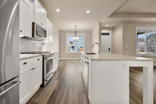 20909 Sotra Loop, Bend, OR 97702 - Photo 3