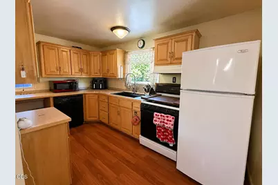 423 SE M Street, Grants Pass, OR 97526 - Photo 3