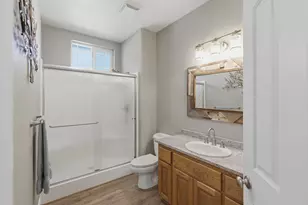965 NW Valley View Dr, Grants Pass, OR 97526 - Photo 23
