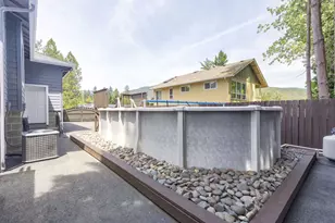 965 NW Valley View Dr, Grants Pass, OR 97526 - Photo 41