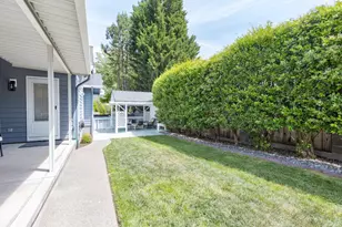 965 NW Valley View Dr, Grants Pass, OR 97526 - Photo 37