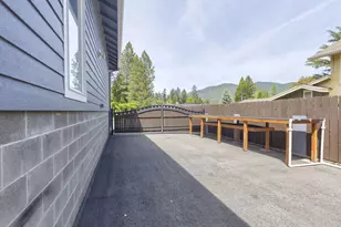 965 NW Valley View Dr, Grants Pass, OR 97526 - Photo 41