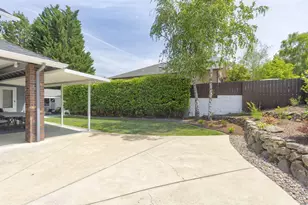 965 NW Valley View Dr, Grants Pass, OR 97526 - Photo 49