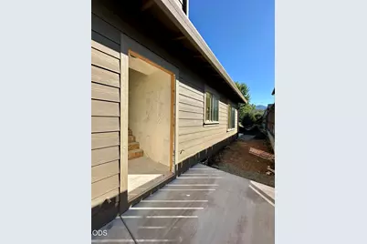 312 Lithia Avenue, Talent, OR 97540 - Photo 9