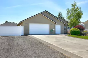 4460 SW Trevino Ct, Redmond, OR 97756 - Photo 3