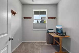 21182 Thomas Dr, Bend, OR 97702 - Photo 13