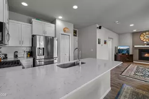 21182 Thomas Dr, Bend, OR 97702 - Photo 9