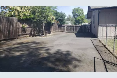 1600 NW Sue Circle, Grants Pass, OR 97526 - Photo 23