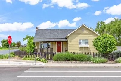 496 SW 2nd Street, Madras, OR 97741 - Photo 1