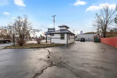 1402 Oregon Avenue, Klamath Falls, OR 97601 - Photo 3