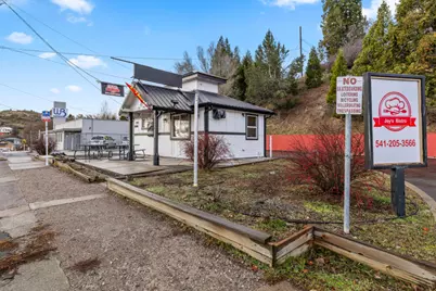 1402 Oregon Avenue, Klamath Falls, OR 97601 - Photo 1