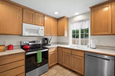 752 Mallory Court, Central Point, OR 97502 - Photo 9