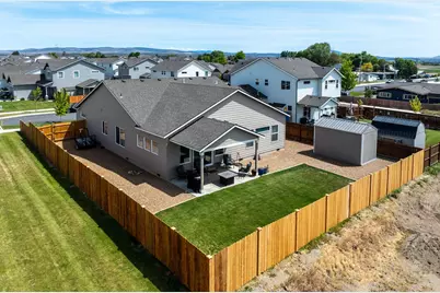 1132 NW Golf Course Drive, Madras, OR 97741 - Photo 3
