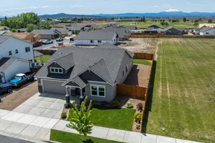 1132 NW Golf Course Dr, Madras, OR 97741 - Photo 1