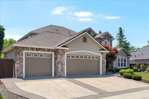 574 Grey Hawk Way, Central Point, OR 97502 - Photo 3