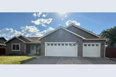 3276 Hammer Street, Klamath Falls, OR 97603 - Photo 1