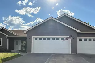 3276 Hammer St, Klamath Falls, OR 97603 - Photo 1