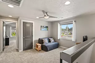 702 N Willitts St, Sisters, OR 97759 - Photo 13