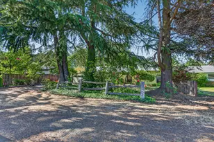 1996 Woodlawn Dr, Medford, OR 97504 - Photo 3