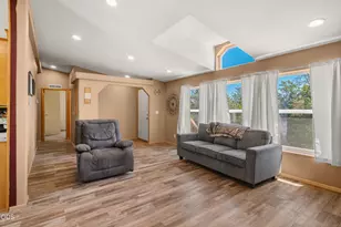 479 Wagon Trail Dr, Jacksonville, OR 97530 - Photo 3
