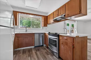 415 Sutter Ave, Medford, OR 97504 - Photo 9