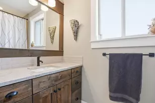 2736 NW Fairway Heights Dr, Bend, OR 97703 - Photo 17