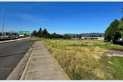 2300 Biddle Road #200, Medford, OR 97504 - Photo 5