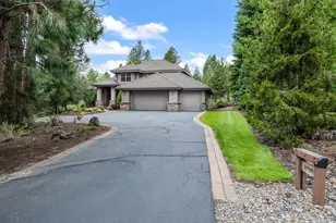 19598 Green Lakes Loop, Bend, OR 97702 - Photo 3