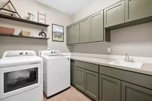2106 NW Black Pnes Pl, Bend, OR 97703 - Photo 15