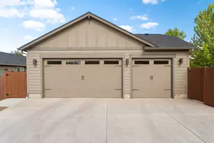 63247 NW Rossby St, Bend, OR 97703 - Photo 3
