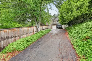 1477 Angelcrest Dr, Medford, OR 97504 - Photo 37