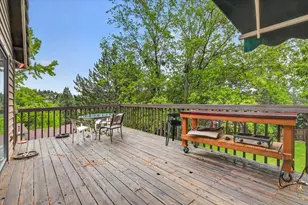 1477 Angelcrest Dr, Medford, OR 97504 - Photo 29