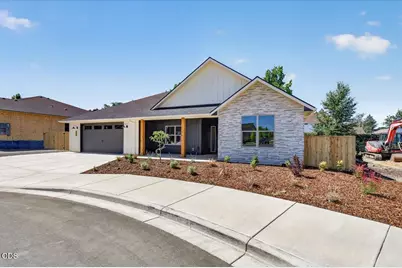 3304 Tree Top Drive, Medford, OR 97504 - Photo 1