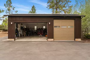 21125 Bear Creek Rd, Bend, OR 97701 - Photo 55