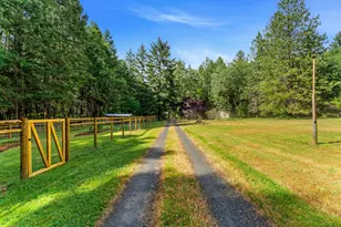 350 Bonnie Ln, Grants Pass, OR 97527 - Photo 9
