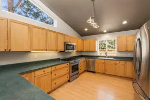 1652 NE Redrose Ct, Bend, OR 97701 - Photo 9