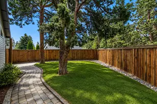 1652 NE Redrose Ct, Bend, OR 97701 - Photo 3