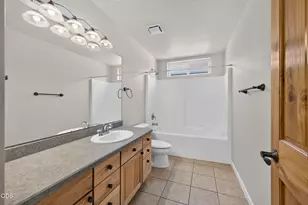 1652 NE Redrose Ct, Bend, OR 97701 - Photo 27