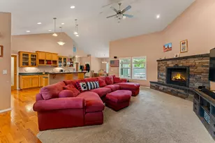 212 NW Canyon View Dr, Grants Pass, OR 97526 - Photo 5