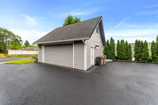 212 NW Canyon View Dr, Grants Pass, OR 97526 - Photo 43